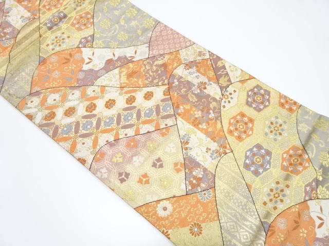 山並に花七宝・笹蔓模様織り出し袋帯